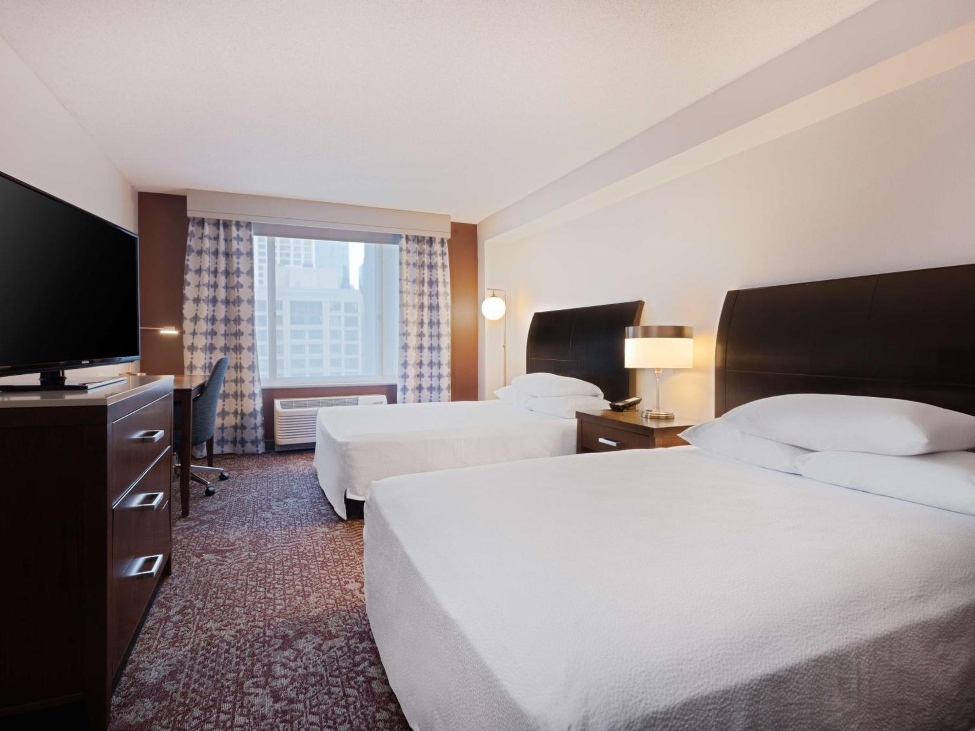 Hilton Garden Downtown/magnificent Mile 3*